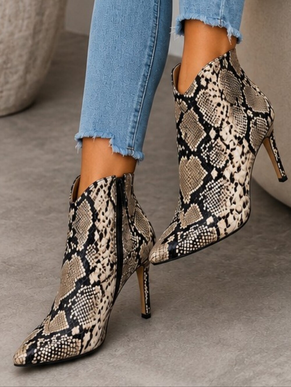 Gianni‎ Bini Snakeskin Ankle Booties Heels Pointed Toe 6.5